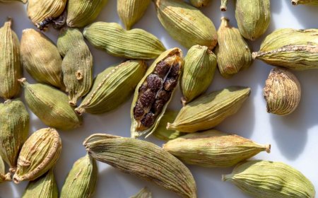 Kakule Nedir? Nasıl Kullanılır? Lezzetli ve Şifalı Baharatın Kullanım Rehberi