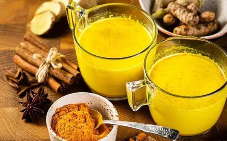 Bağışıklık Kuvvetlendiren Çay: Zencefil ve Zerdeçallı Detoks İçeceği Tarifi